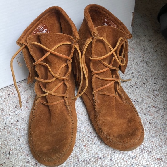 Minnetonka Shoes - Minnetonka Moccasin Boots Size 9
